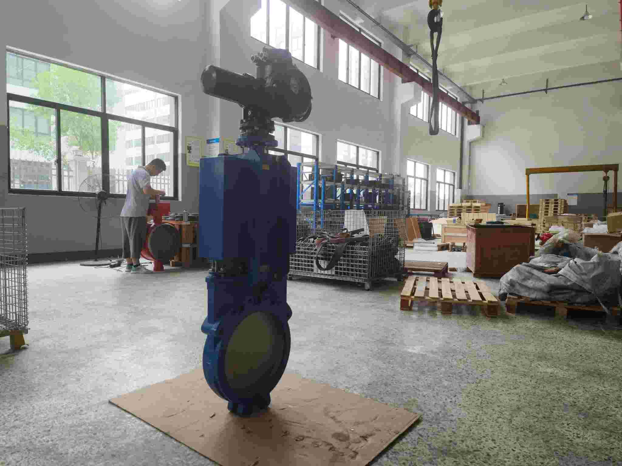 Injap pintu rata elektrik WCB